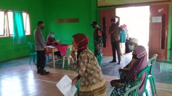 Babinsa dan Bhabinkamtibmas Monitoring Vaksinasi Covid-19